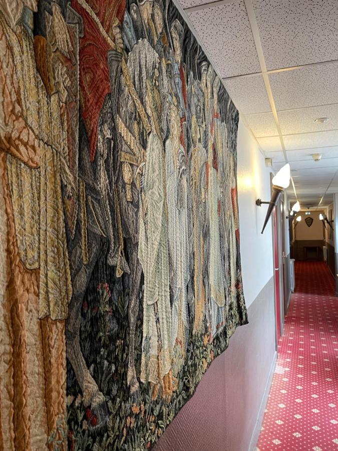 La Tablee Medievale Civrieux-dʼAzergues Exterior foto