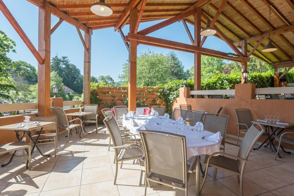 La Tablee Medievale Civrieux-dʼAzergues Exterior foto
